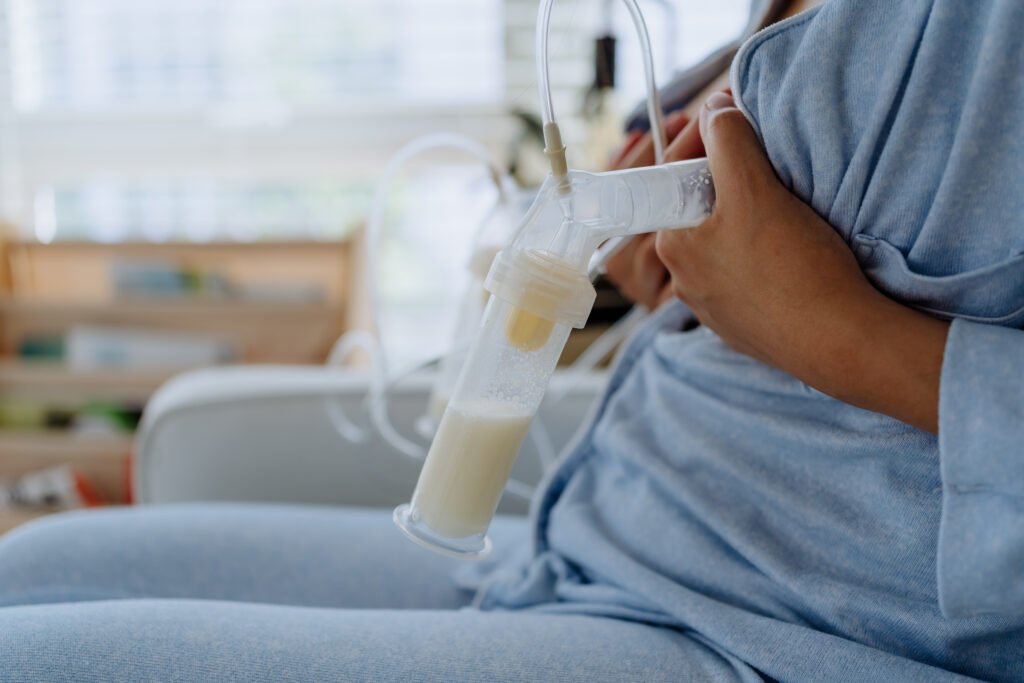 mother pumping breastmilk in the NICU for her preemie.